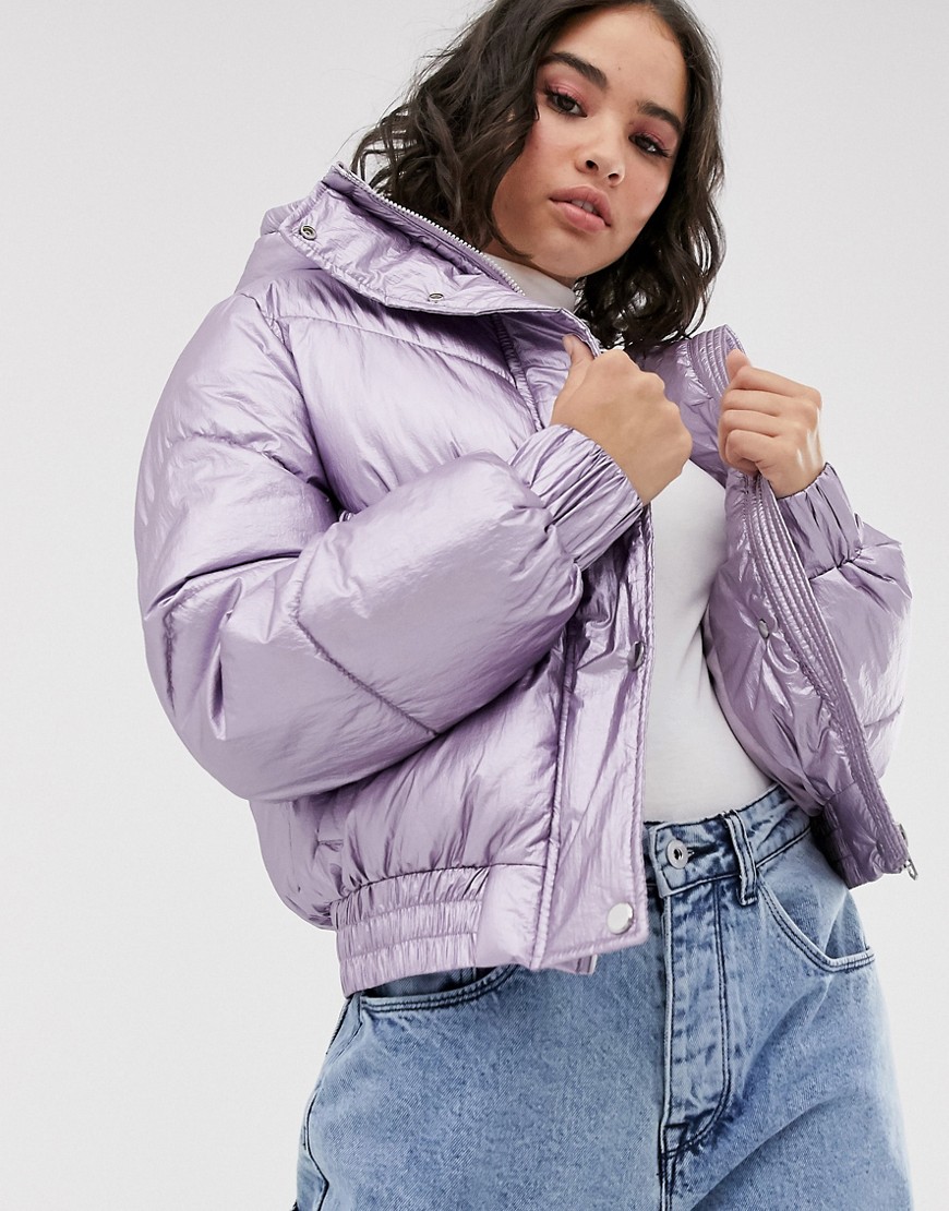 фото Сиреневая дутая куртка с эффектом металлик и капюшоном bershka-фиолетовый