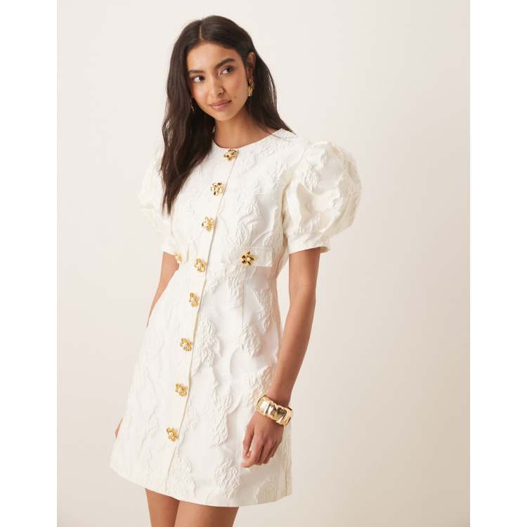 210276402-1-white?$n_750w$&wid