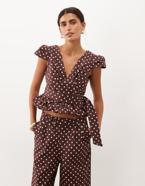 Sister Jane Arles topp med v-ringning, kort ärm och peplum i brunt prickmönster, set - view 1