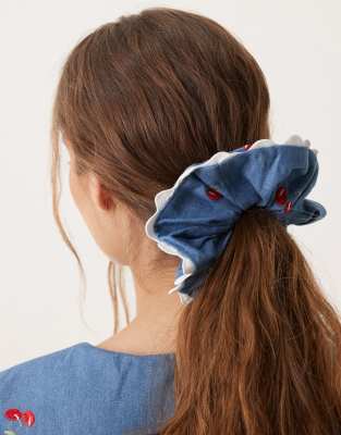 Sister Jane - Chouchou d'ensemble en denim à bords contrastants et motif cerises - Bleu - view 1