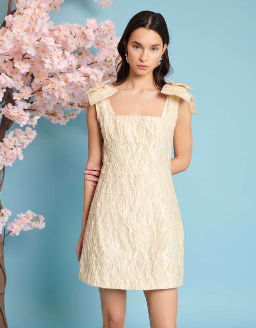 Sister Jane – Citrongul miniklänning i jacquard med rosetter på axlarna