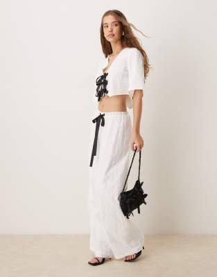 Sister Jane Contrast Bow Broderie Tie Top In White
