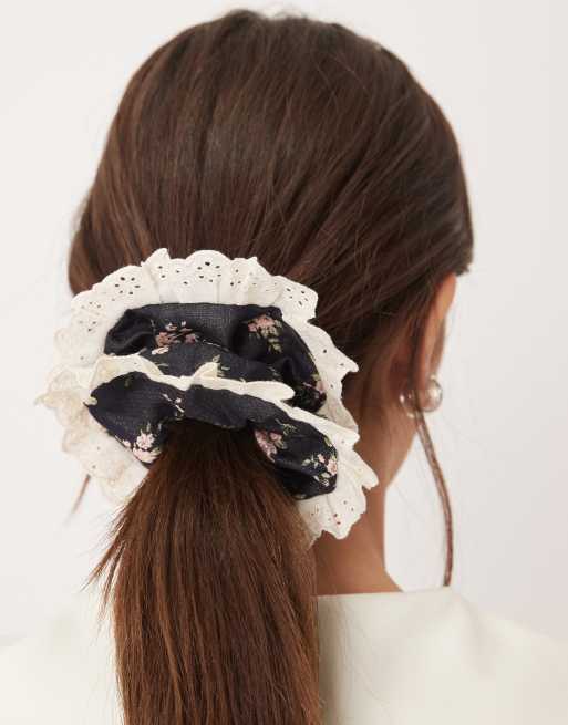 Sister Jane - Eclipse - Scrunchie met fijne bloemenprint in marineblauw, 3 van 3