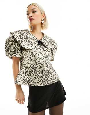 Fame leopard top with oversized collar in metallic leopard print-Brown