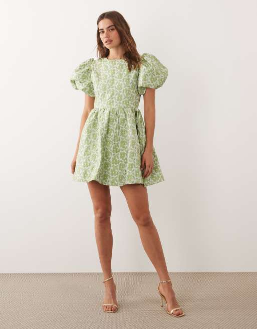 Sister Jane – Freja – Jacquard-Minikleid in Hellgrün mit Rundhalsausschnitt, Puffärmeln und Blumenmuster, 2 von 4
