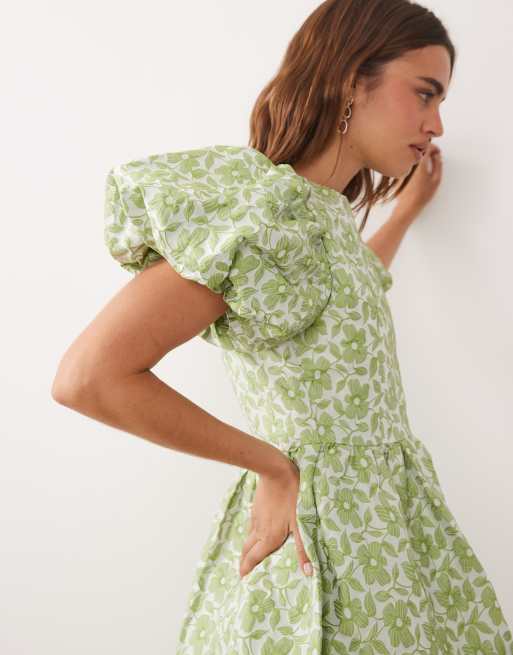 Sister Jane – Freja – Jacquard-Minikleid in Hellgrün mit Rundhalsausschnitt, Puffärmeln und Blumenmuster, 3 von 4