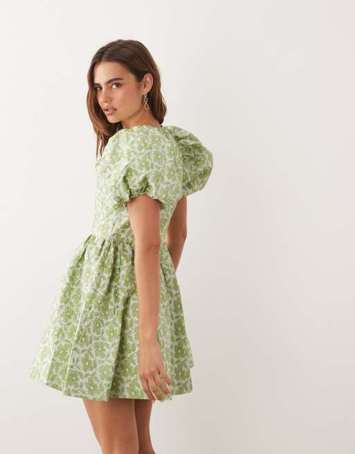 Sister Jane – Freja – Jacquard-Minikleid in Hellgrün mit Rundhalsausschnitt, Puffärmeln und Blumenmuster, 4 von 4