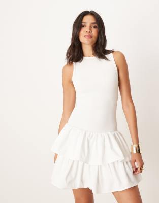 Sister Jane - Geripptes Minikleid in Elfenbeinweiß mit gerüschtem Rock