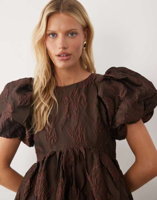 Sister Jane - Harmonia - Robe mi-longue en jacquard à manches bouffantes - Chocolat, 3 de 4