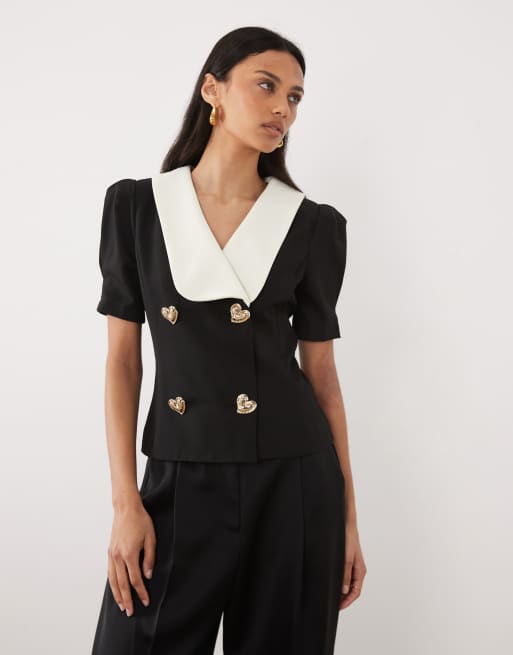 Sister Jane - Hearts - Sort top med hjerteformede knapper og oversized kontrastkrave
