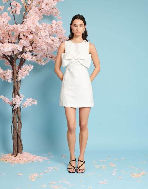 Sister Jane – Jacquard-Minikleid in Elfenbeinweiß mit Schleifendetail