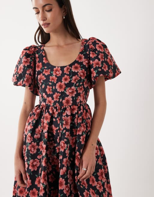 Sister Jane – Marinblå och rödblommig midiklänning i jacquard med puffärmar, 2 av 4