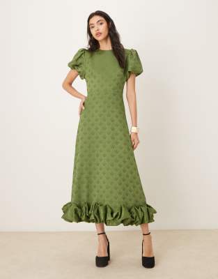 Sister Jane - Midaxi-Kleid aus Jacquard in Khaki mit Puffärmeln und Rüschensaum-Grün