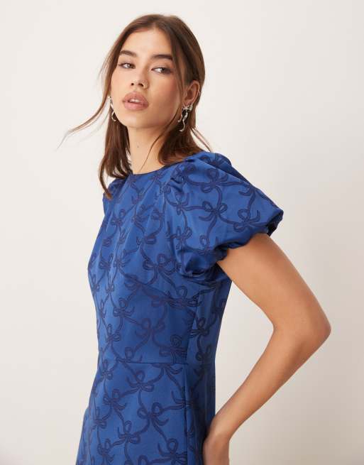 Sister Jane - Midaxikjole med boblesøm og midnatssløjfeprint - Kun hos ASOS, 2 af 4