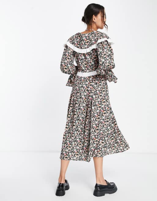 Sister Jane – Midikleid mit dunklem Blumenmuster und übergroßem Latzkragen, 2 von 4