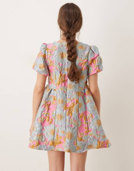 Sister Jane – Minikleid aus Jacquard in Gold mit Puffärmeln, 3 von 4