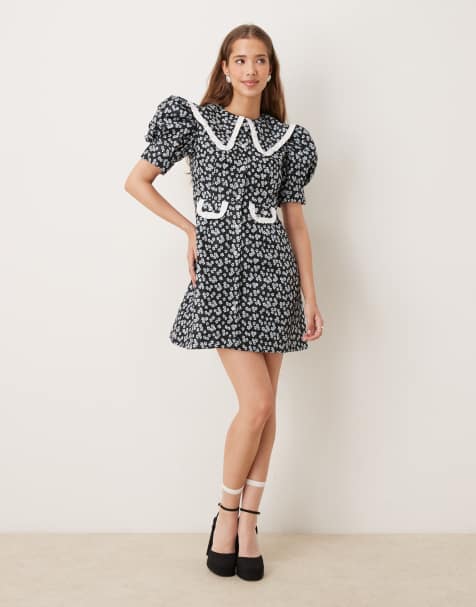 Sister Jane – Minikleid in Schwarz mit Blumenmuster und kontrastierendem übergroßem Kragen - view 1