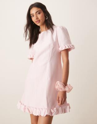 Sister Jane - Minikleid in Zartrosa mit Rüschen