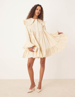 Sister Jane - Minikleid in Zitronengelb mit Rüschen, Oversize-Kragen und Herzknöpfen-Weiß
