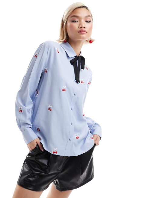 Sister Jane - Overhemd met geborduurde kersen en strik in blauw