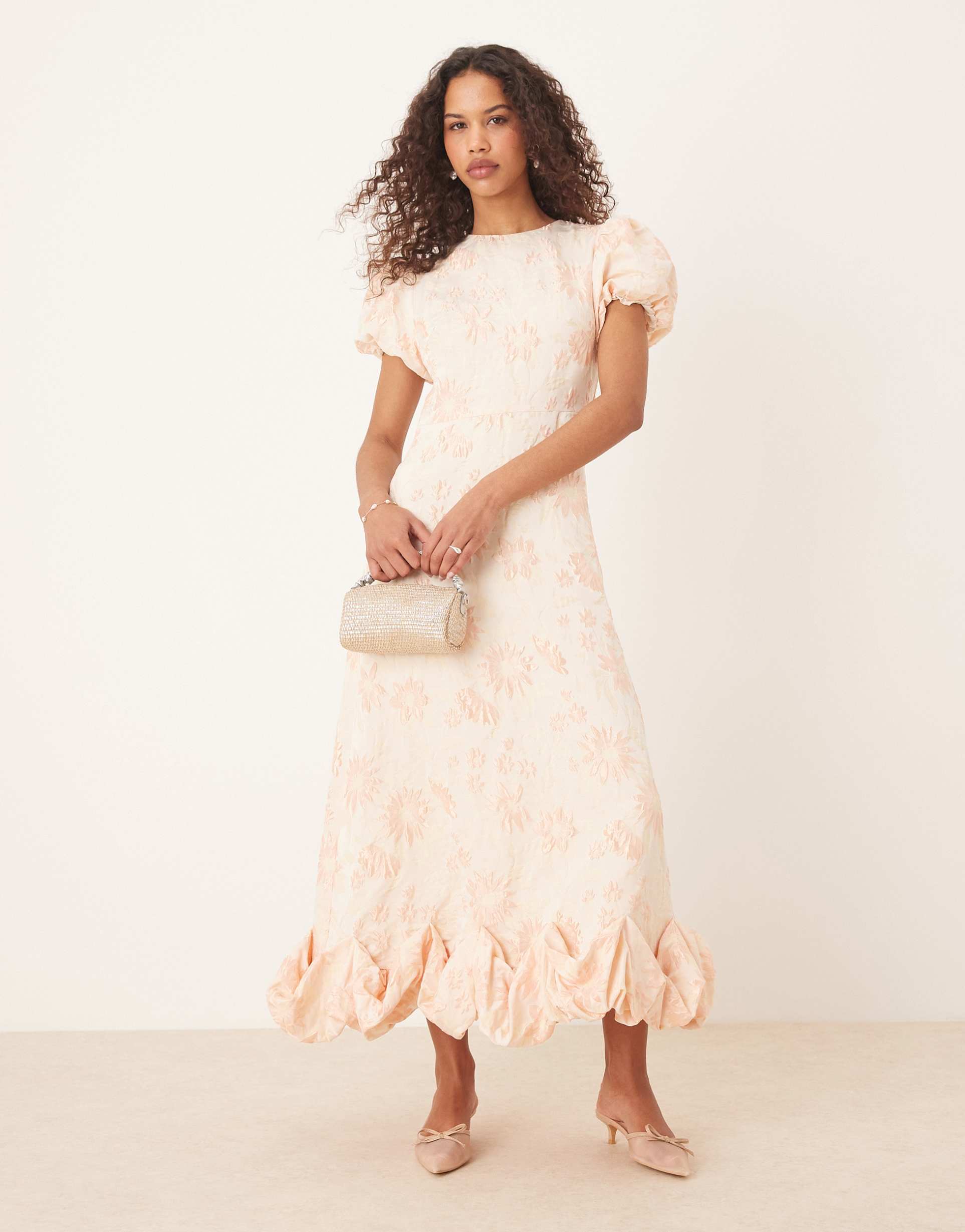 sister jane puff sleeve bubble hem maxi dress in peachy floral