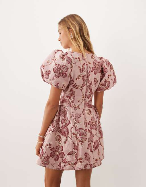 Sister Jane Quartz jacquard båtringad miniklänning med puffärmar i rosa blommigt, 3 av 4