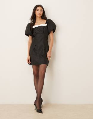 Sister Jane - Robe cocktail courte avec manches bouffantes et naud contrastant - Noir et blanc