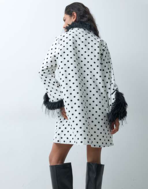 Sister Jane robe courte jacquard à bordure faux-fur à pois noirs, 5 de 5