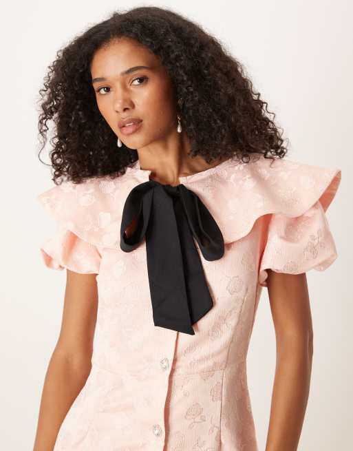 Sister Jane – Rosa skjortklänning i jacquard med v-ringning och avtagbar peplum-detalj