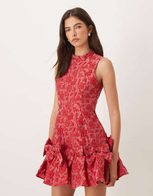 Sister Jane - Shimmy - Exklusives, ärmelloses Jacquard-Minikleid in Rot mit geraffter Taille und Schleifchen am Saum