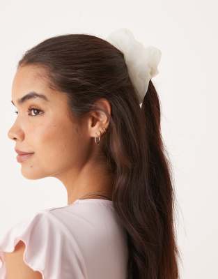 Star Flower scrunchie in white