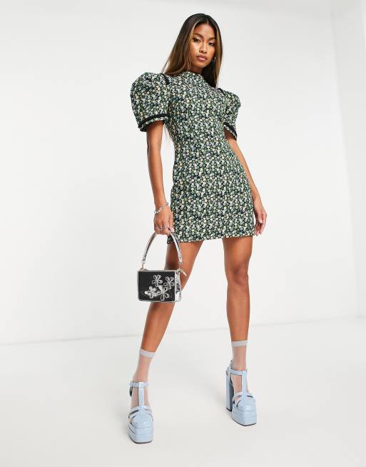Sister Jane – Sukienka bodycon mini o prostym kroju w kwiatowy wzór z koralikowymi detalami