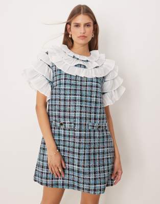 Sister Jane - Tweed-Minikleid in kariertem Blau mit Rüschenoberteil