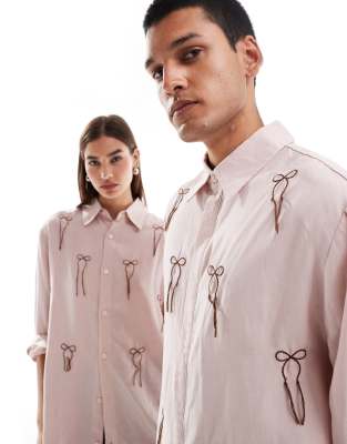 Unisex contrast bow embroidered shirt in dusty pink