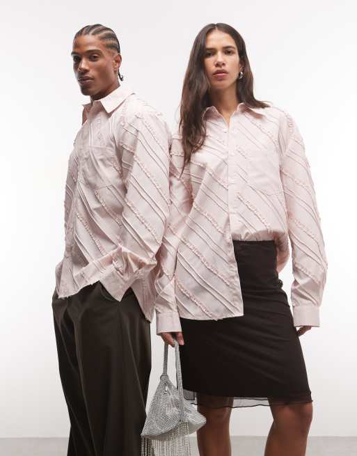 Sister Jane unisex schuin gesneden asymmetrisch overhemd met ruchedetail in lichtroze, 2 van 4