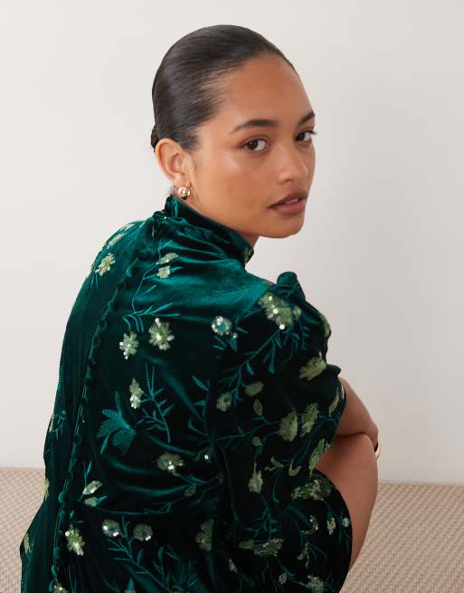 Sister Jane velour minikjole med flæseærmer og blomsterbroderi i grøn, 2 af 4