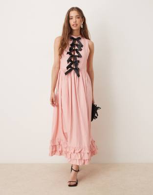 Sister Jane - Wadenlanges Kleid in Rosa mit Raffung und farblich abgesetzten Schleifen