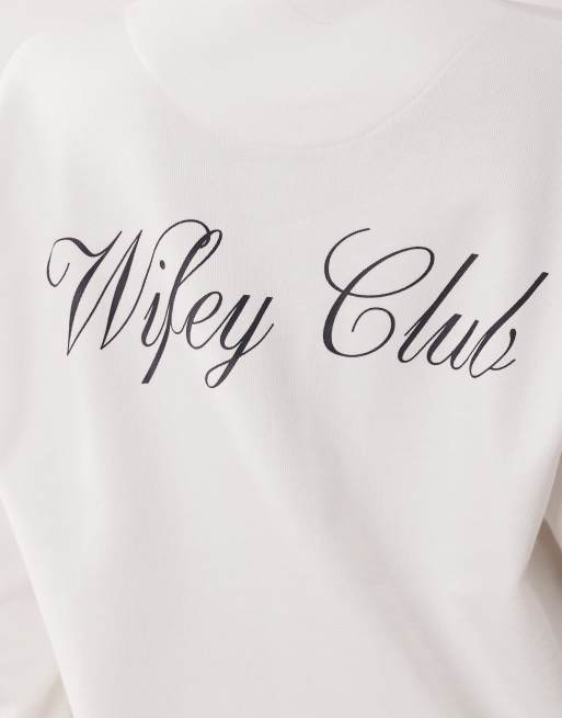 Six Stories Bridal script 'Wifey Club' back print polo sweatshirt in white, 3 of 4