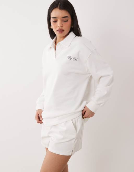 Six Stories Bridal script 'Wifey Club' back print polo sweatshirt in white, 4 of 4