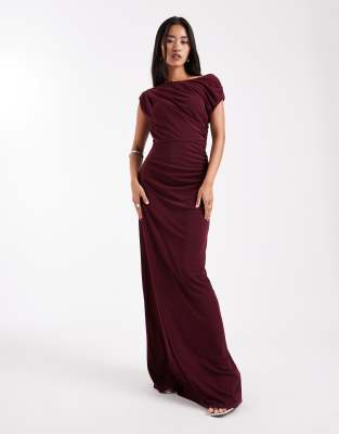 Six Stories - Bridesmaids - Elastisches Maxikleid in Weinrot mit Raffung und asymmetrischem Schulterdetail