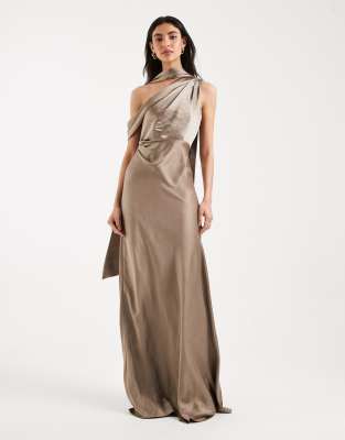 Six Stories - Bridesmaids - Satin-Maxikleid in Mokka mit One-Shoulder-Träger und Schaldetail-Neutral
