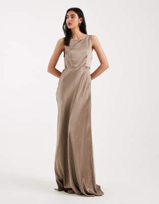 Six Stories - Bridesmaids - Satin-Maxikleid in Mokka mit Wasserfall-Rückenausschnitt-Neutral