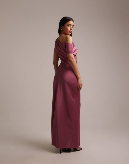 Six Stories - Brudepiger - Mørk lyserød asymmetrisk offshoulder-maxikjole i satin, 5 af 5