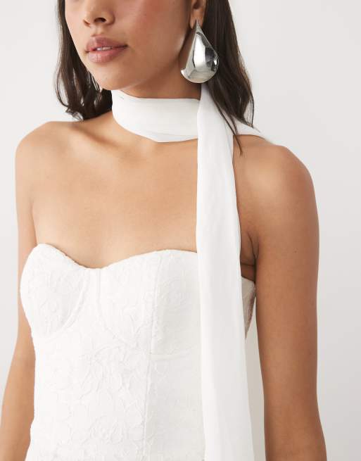 Six Stories bruidsjurk met kant, bandeau en sjaaldetail in wit, 3 van 4
