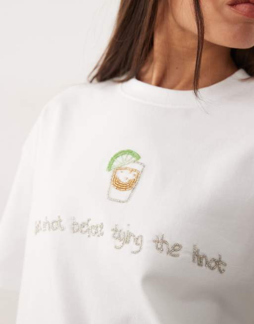 Six Stories camiseta de novia de algodón adornada con abalorios 'last shot before tying the knot' en blanco, 2 de 4