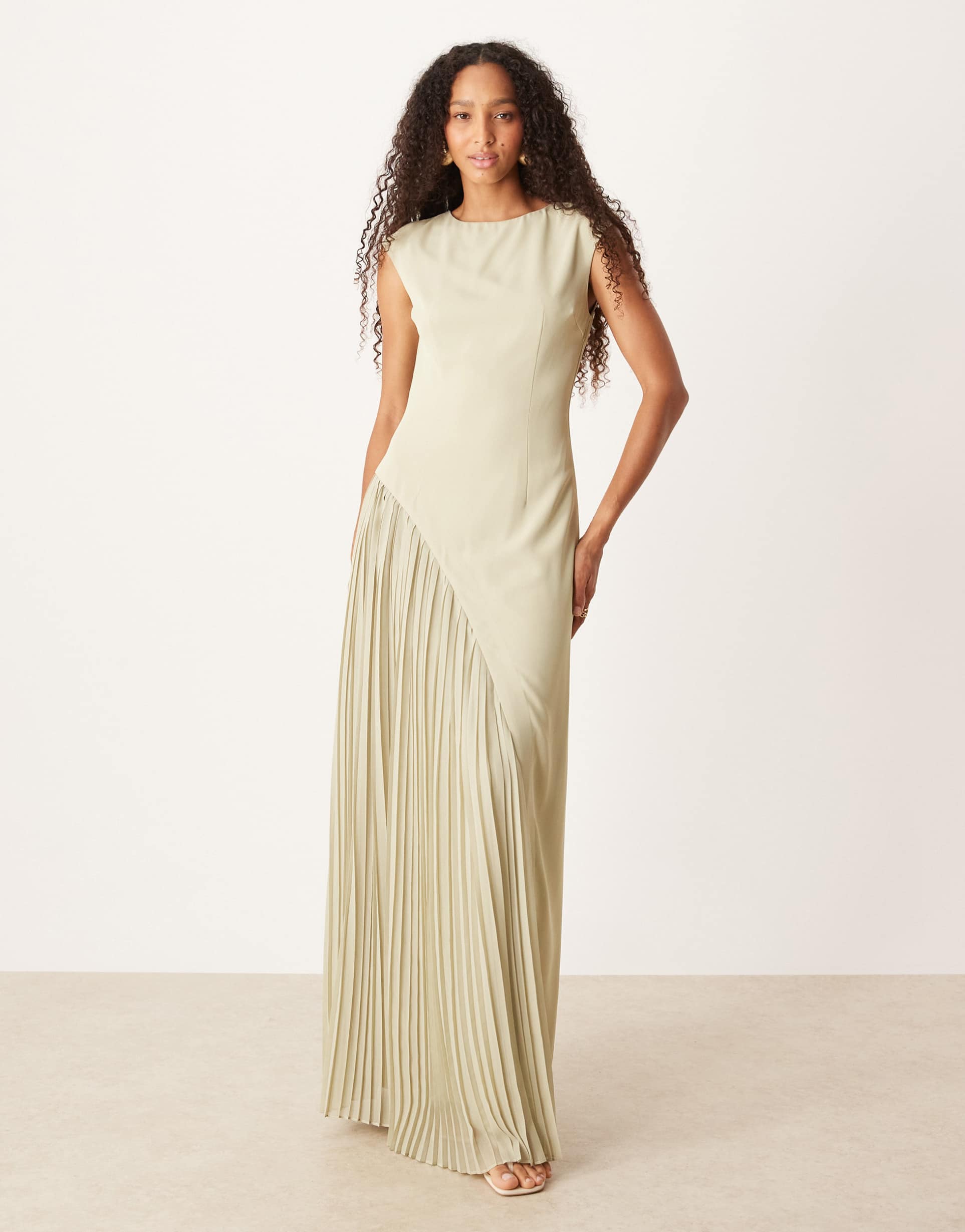 six stories cap sleeve pleated maxi dress in stone