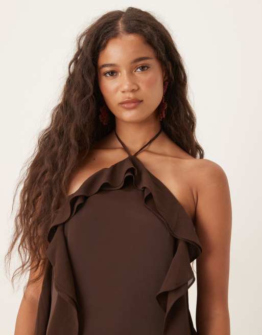 Six Stories - Exclusives - Maxi halterjurk met ruches in donkerbruin, 2 van 4