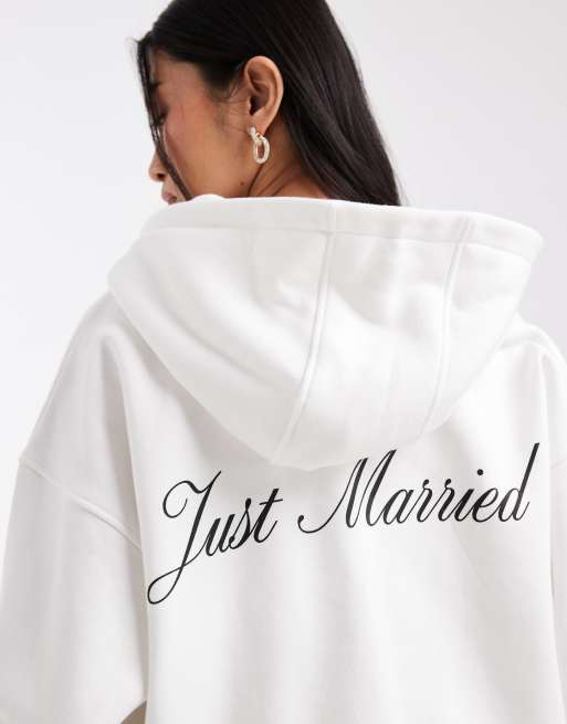Six Stories – För bruden – Vit huvtröja med "Just Married"-tryck baktill, del av set, 3 av 4