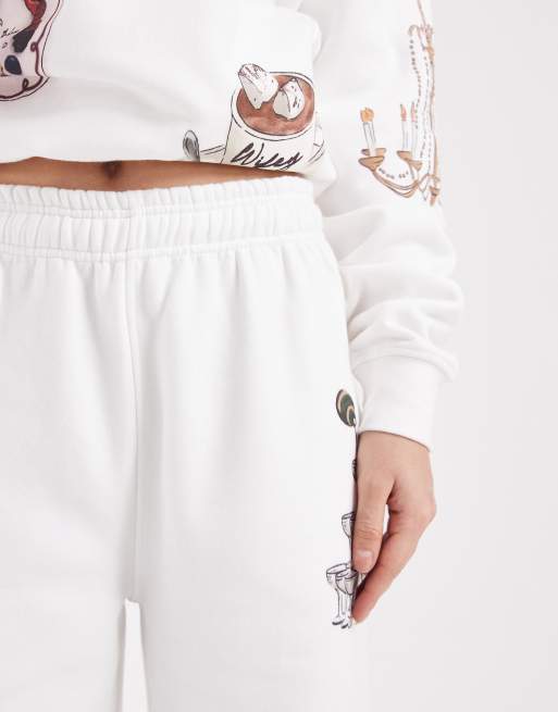 Six Stories – Jogginghose in Weiß mit Winterhochzeit-Grafikmotiven, Kombiteil, 3 von 5