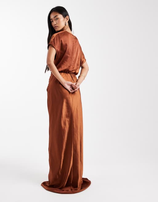 Six Stories - L'invitée - Robe longue drapée en satin à détails froncés - Rouille, 2 de 4